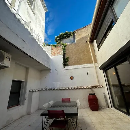Апартаменты Centre 3 Chambres, Patio Prive, Garage, Linge Et Menage Inclus Нарбонна