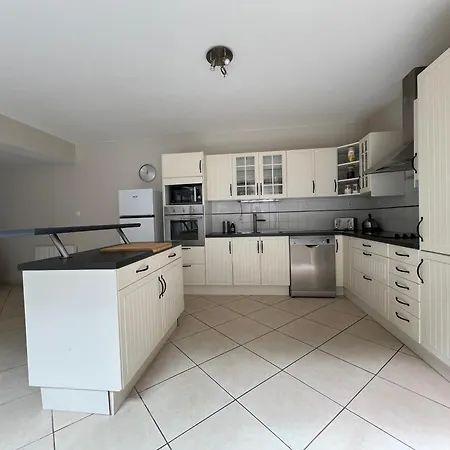 Centre 3 Chambres, Patio Privé, Garage, Linge Et Ménage Inclus * Narbona