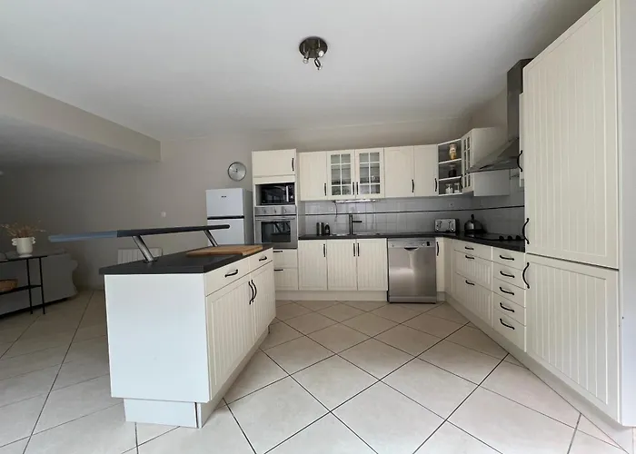 Centre 3 Chambres, Patio Prive, Garage, Linge Et Menage Inclus * Narbonne