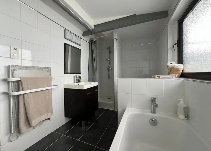 Centre 3 Chambres, Patio Prive, Garage, Linge Et Menage Inclus *